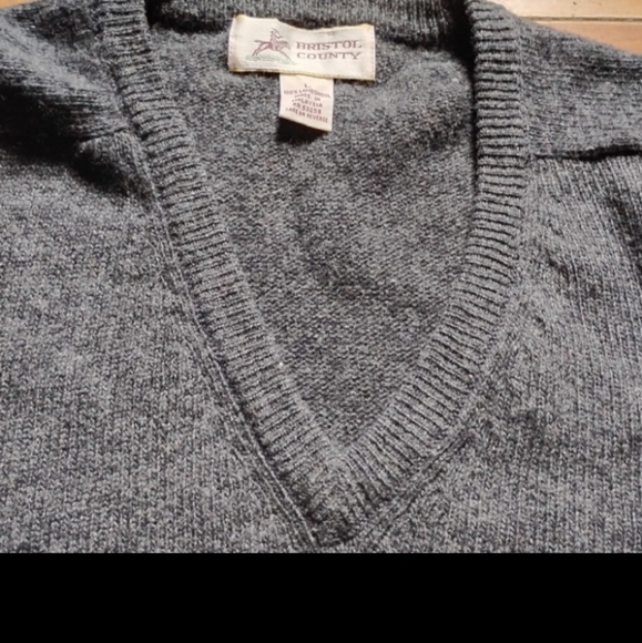 Bristol county Lambs wool vneckline popover sweater - Picture 3 of 3